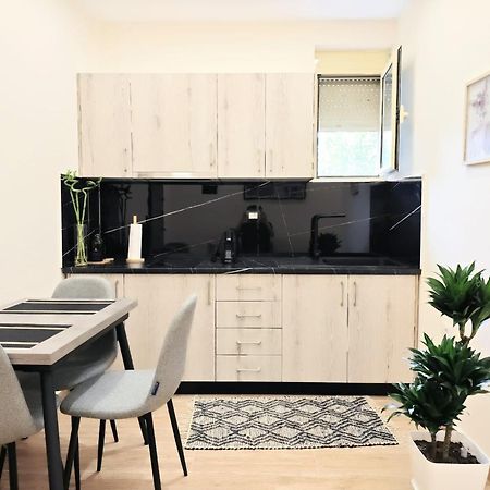 New Apartment Close To Sea And Downtown Вльора Екстер'єр фото