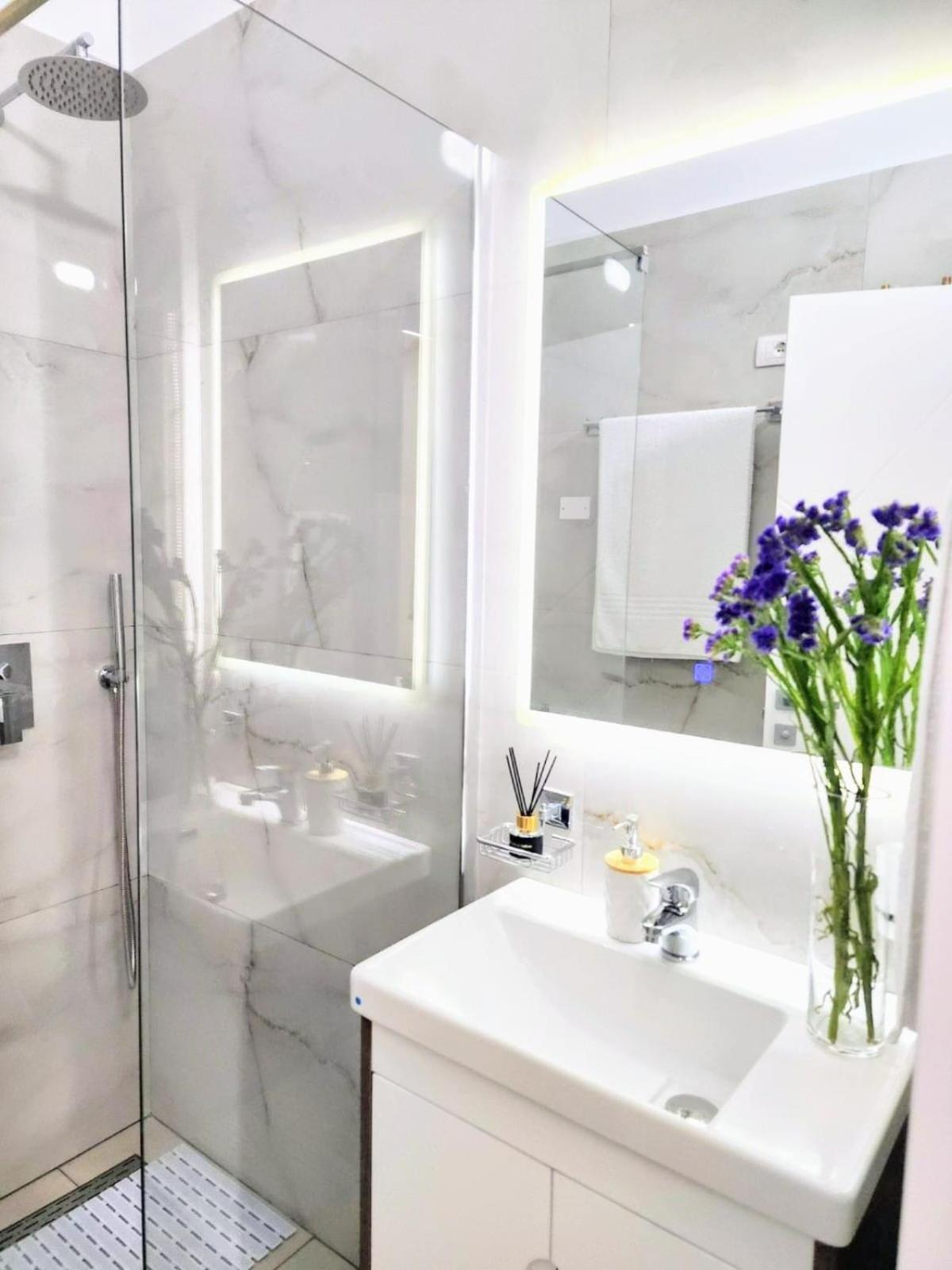 New Apartment Close To Sea And Downtown Вльора Екстер'єр фото