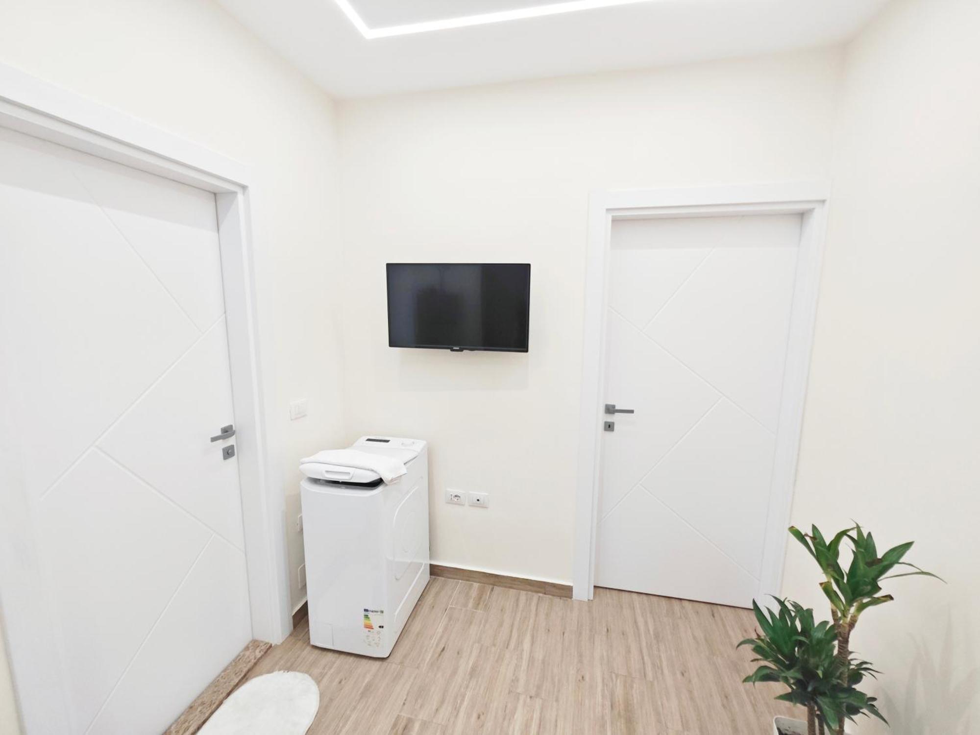 New Apartment Close To Sea And Downtown Вльора Екстер'єр фото